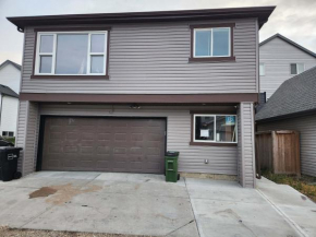 Modern Family Home with guest heat garage, Pet-Friendly!- NO BASEMENT